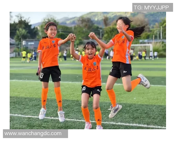 中国女孩踢足球崭露头角 逐梦绿茵场挑战世界顶级球员