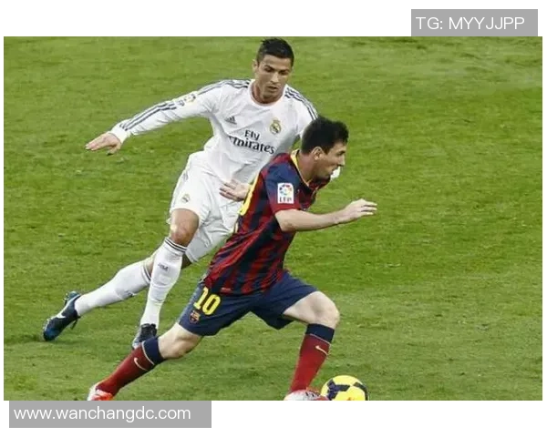 足球明星经典动作模仿挑战揭秘 如何模仿梅西C罗等顶级球员的独特技巧